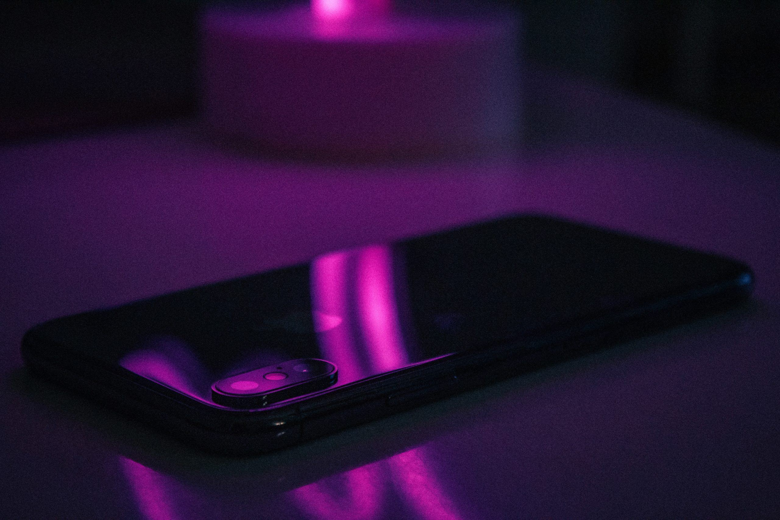 lcs-phone-unsplash